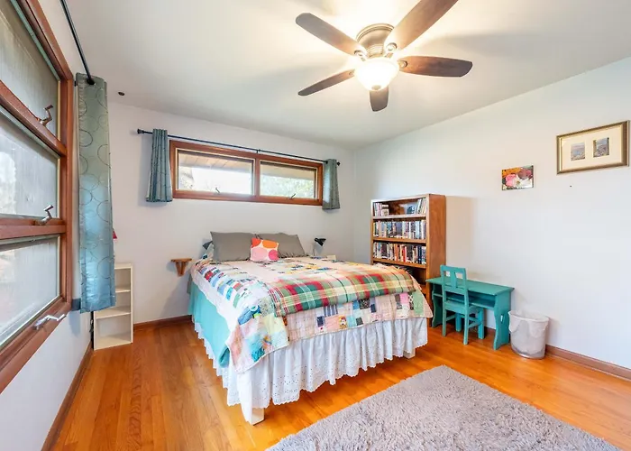 Holiday home Spacious 4br With Bbq Yard Near Golf Course