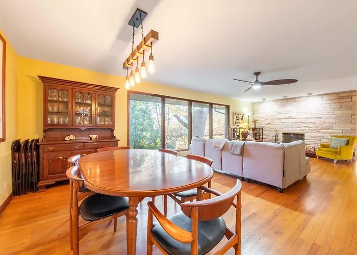 Spacious 4br With Bbq Yard Near Golf Course Holiday home *