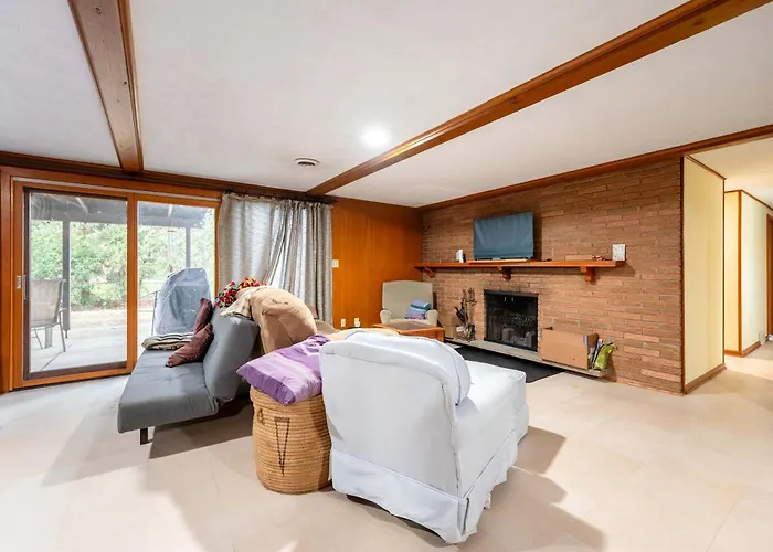 Spacious 4br With Bbq Yard Near Golf Course Holiday home *