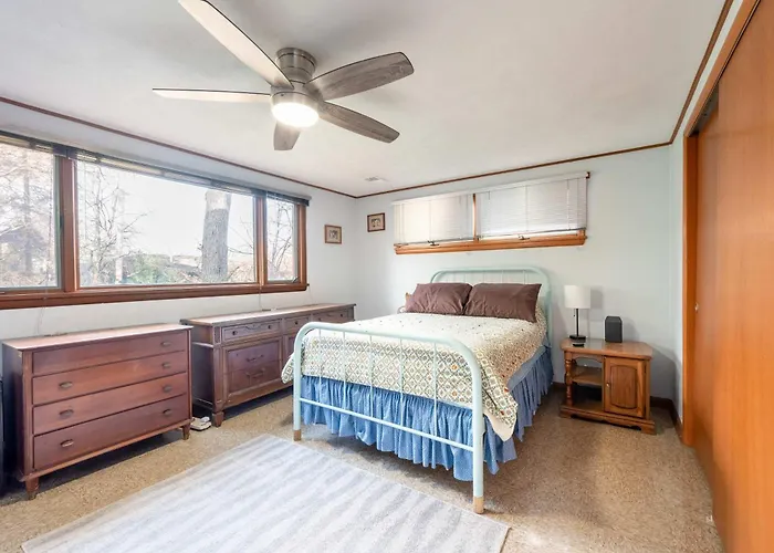Spacious 4br With Bbq Yard Near Golf Course