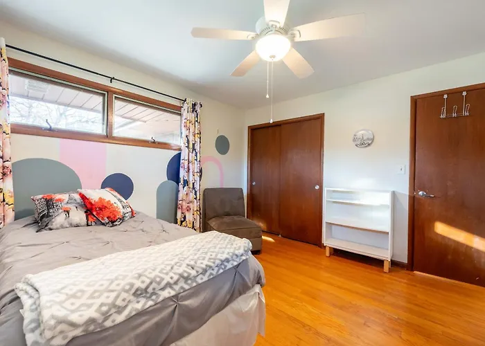 Spacious 4br With Bbq Yard Near Golf Course Rockford