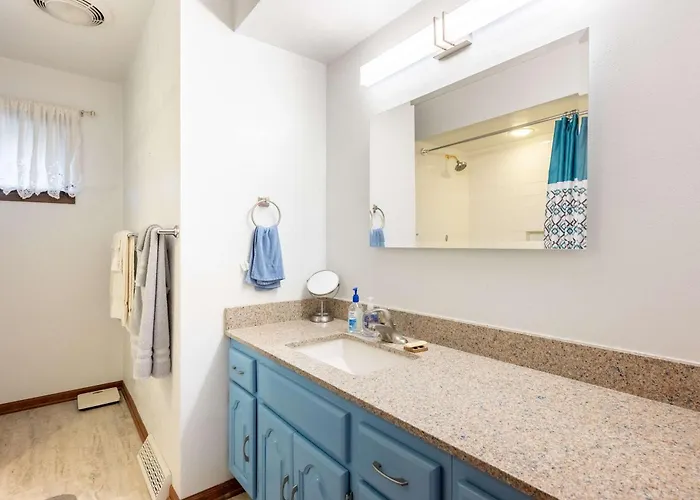 Spacious 4br With Bbq Yard Near Golf Course Holiday home